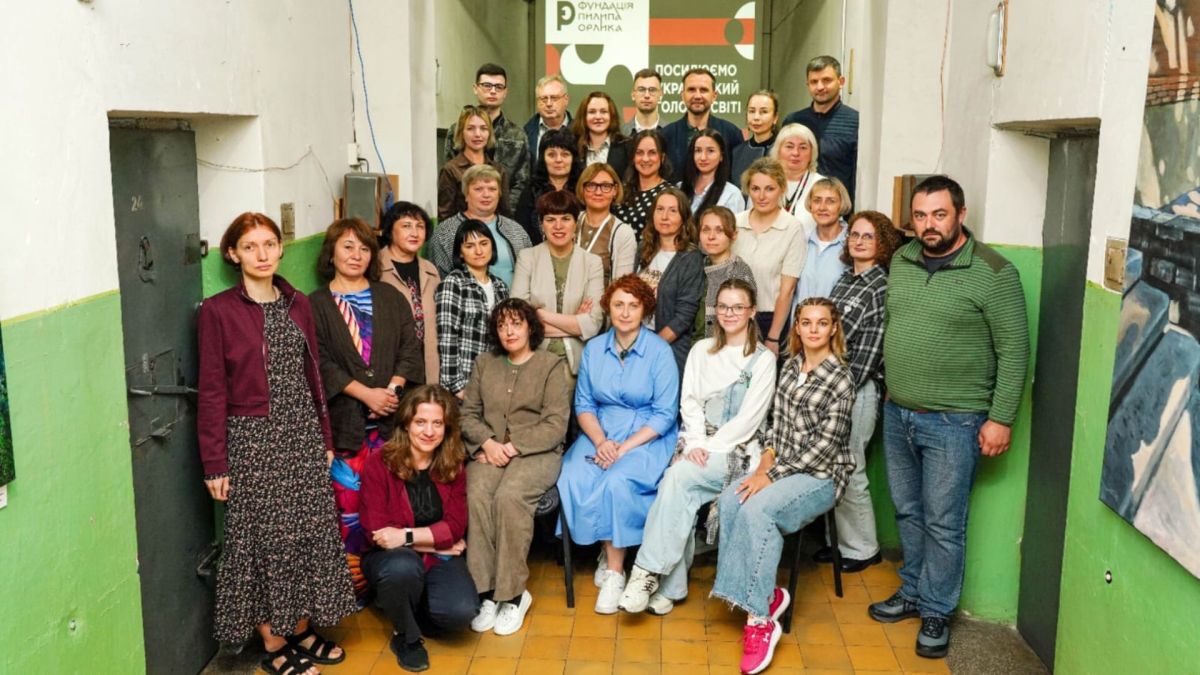 Учасники другого модуля Літньої школи «Корені та крила» в Національному музеї-меморіалі «Тюрма на Лонцького» у Львові