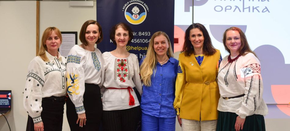Учасниці програми «Корені та Крила» — представниці Фундації Пилипа Орлика та організації Hjælp Ukrainske Børn на спільному заході