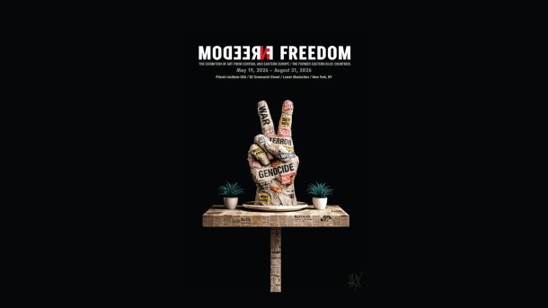 Постер виставки Modern Freedom у Нью-Йорку — рука з пальцями перемоги, обклеєна газетними вирізками зі словами WAR, TERROR, GENOCIDE