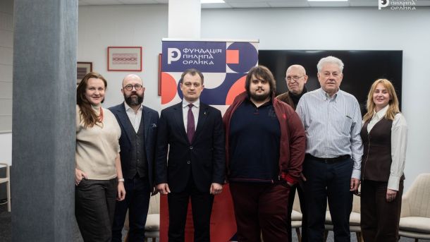 Учасники першої робочої зустрічі МЗС України та Фундації Пилипа Орлика після підписання меморандуму про співпрацю, Київ
