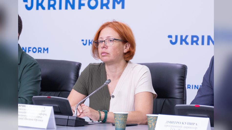 Ярина Ясиневич виступає на пресконференції Ukrinform щодо регулювання нікотинових виробів в Україні